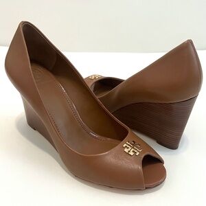 NIB Tory Burch Jolie 85MM Leather Peep Toe Wedge - Size 8, Color: Royal Tan